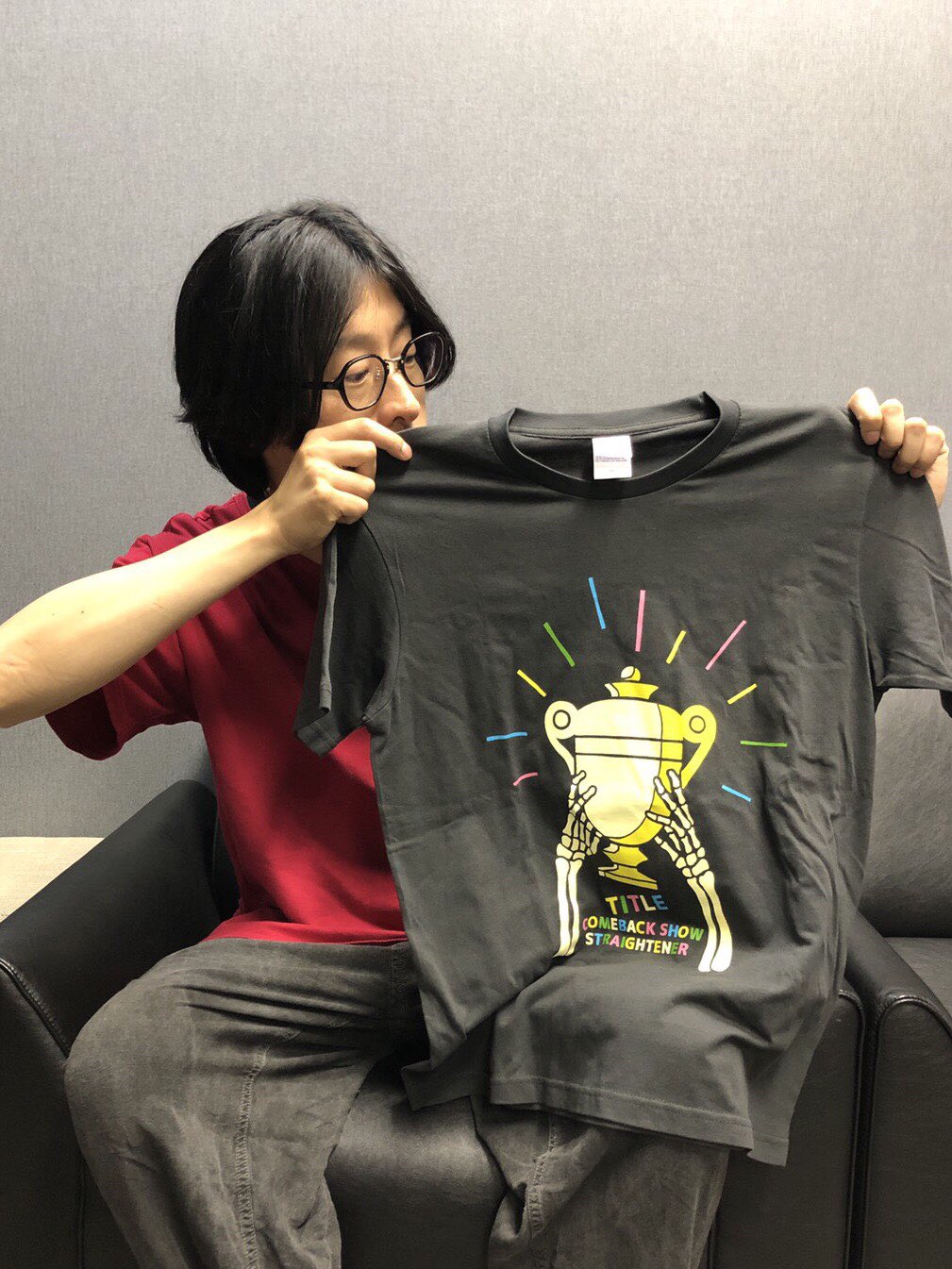 今回のＴシャツを手にしたホリエアツシ