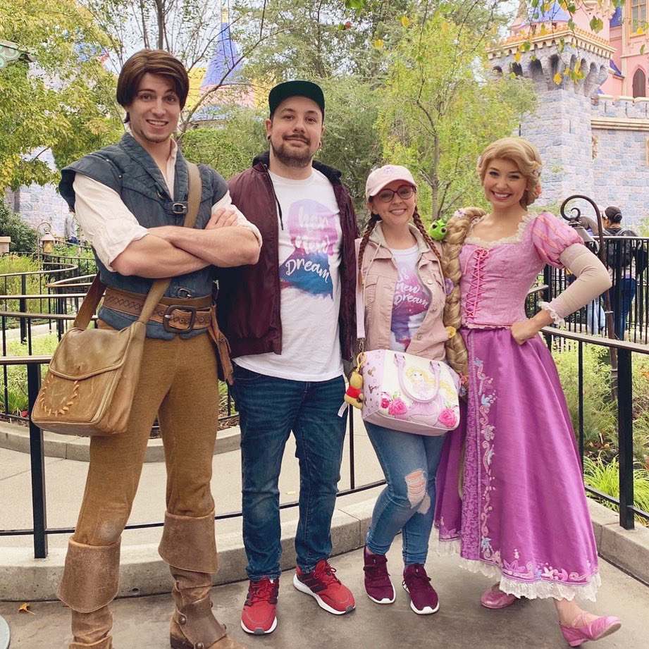 LizzRobinett's tweet image. A photo of you in January 2020 without imagining what would come.

IM FUCKING DEPRESSED BRO