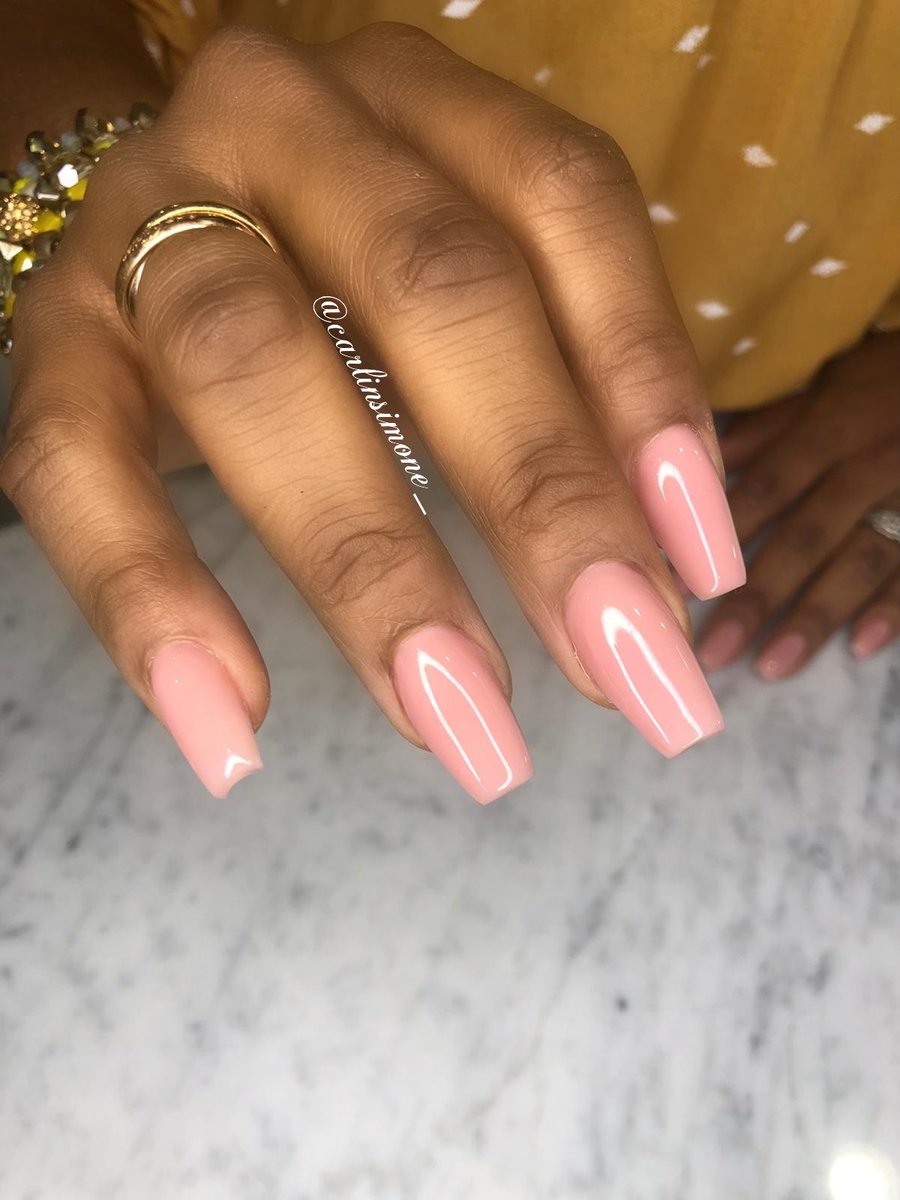 Something about that fufu powder gets me with every natural set. #foilnails #bahamanailtech #nails2inspire #naillover #nailaddict #glitternails #nassaunails #gelmanicure #gelnails #gelmaniandpedi #nudenails #nudenailideas #fusionbeautybar #beauty #frenchmanicure