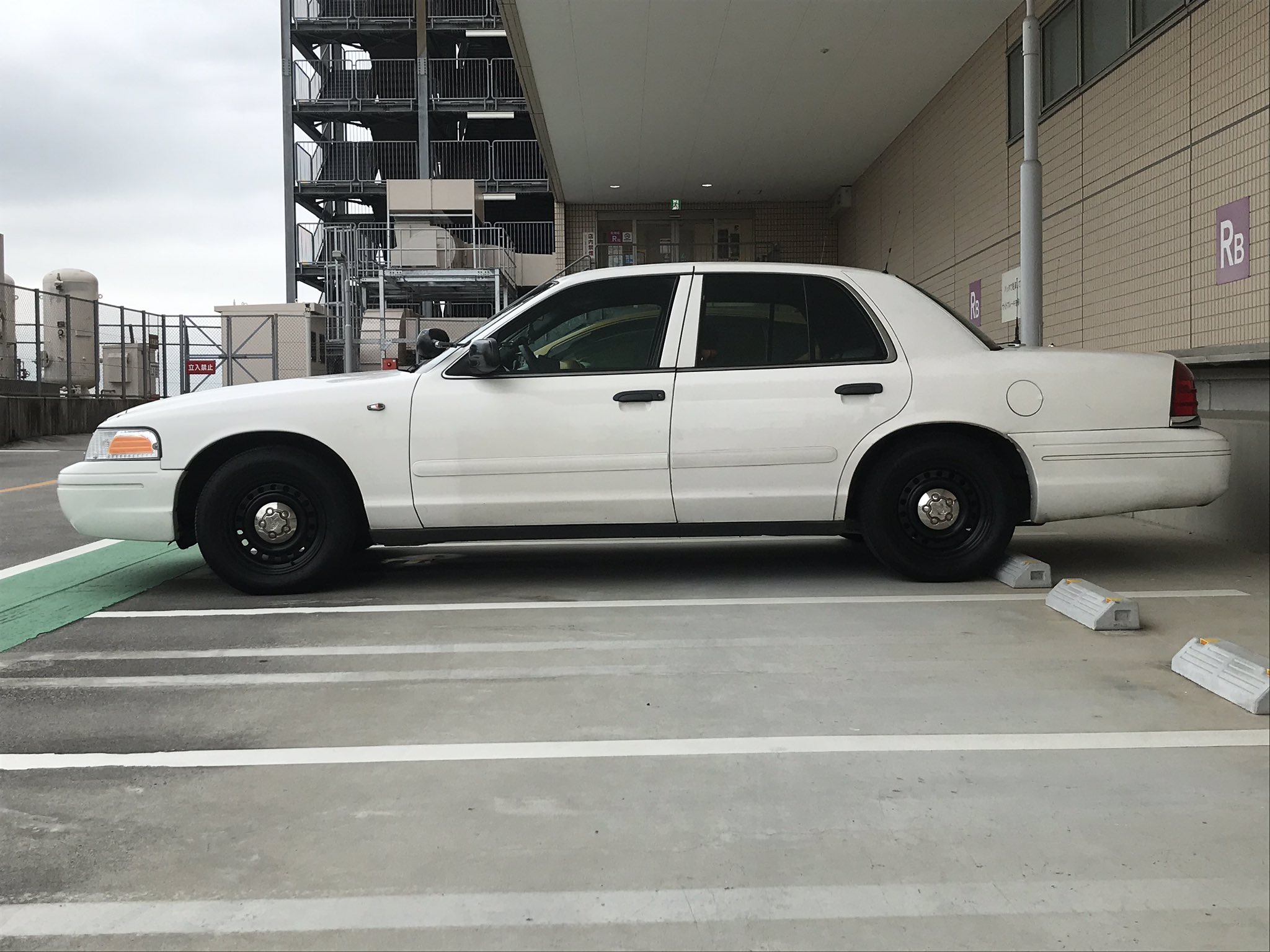 308納豆 Twitterren 5mオーバー 最後のアメ車ラダーフレームフルサイズセダンの迫力 セダンは横から見た時が最高 T Co Hwoufvdjvl Twitter