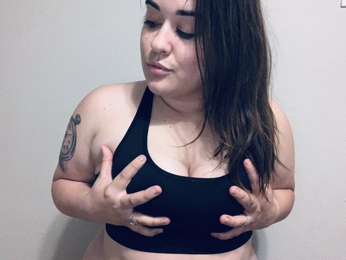 5 for $5 happening NOW‼️ The next 5 subscribers will only pay $5 to lock in 😱 https://t.co/pvNq74OrQQ<a href="/tag/ootd"class="tags"><span>#ootd</span></a><a href="/tag/football"class="tags"><span>#football</span></a><a href="/tag/september"class="tags"><span>#september</span></a><a href="/tag/adults"class="tags"><span>#adults</span></a><a href="/tag/footworship"class="tags"><span>#footworship</span></a>