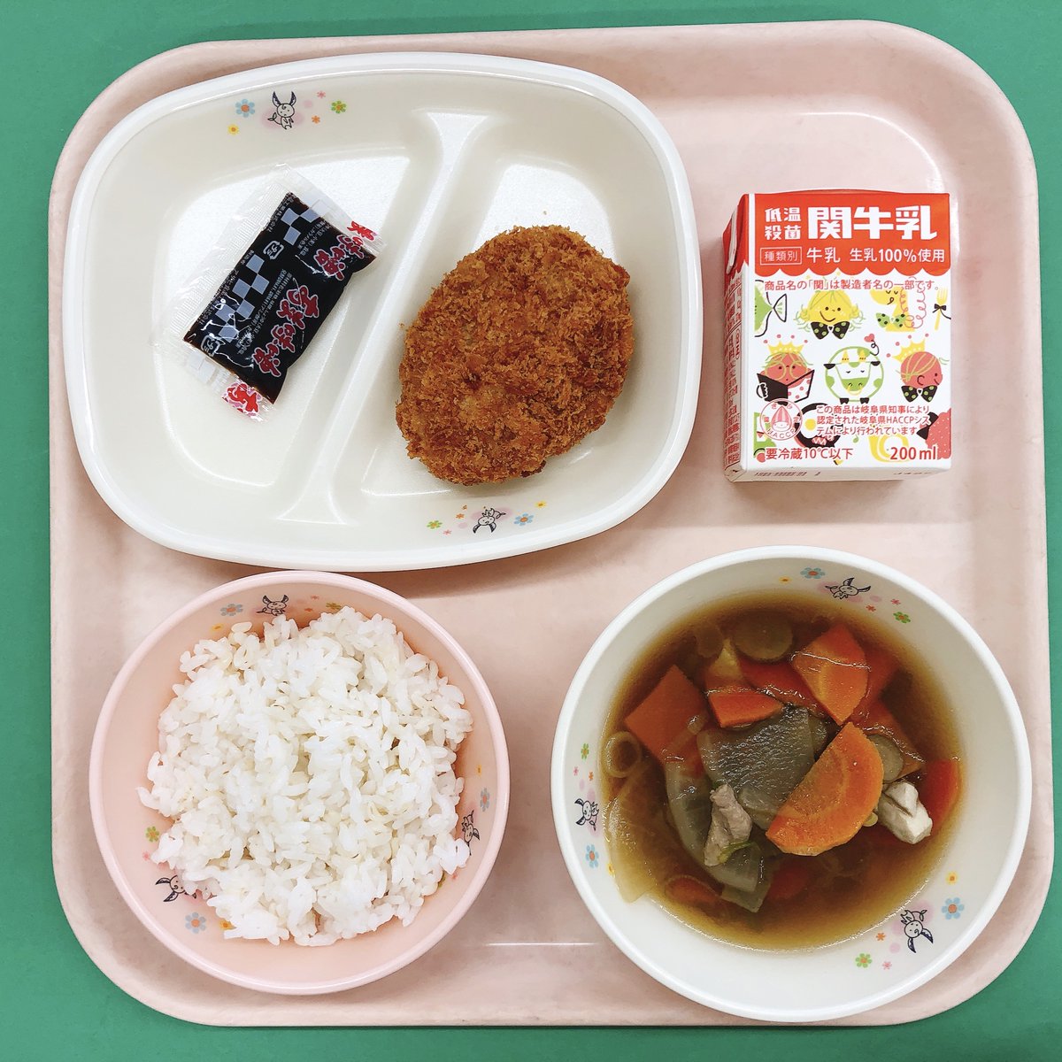 関市学校給食センター בטוויטר 9月1日の献立 麦ごはん とんかつ １食あまみそ けんちん汁 牛乳 関市学校給食センター 年9月1日