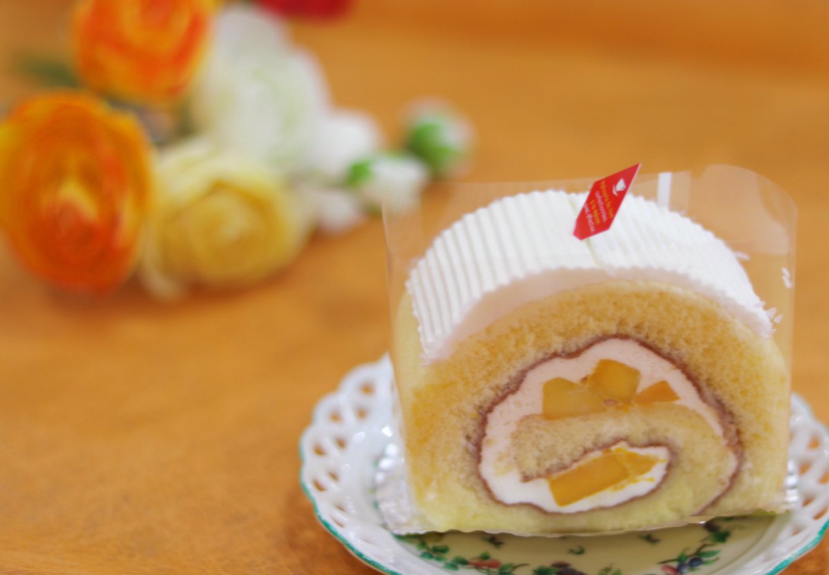 マンゴーロールケーキ