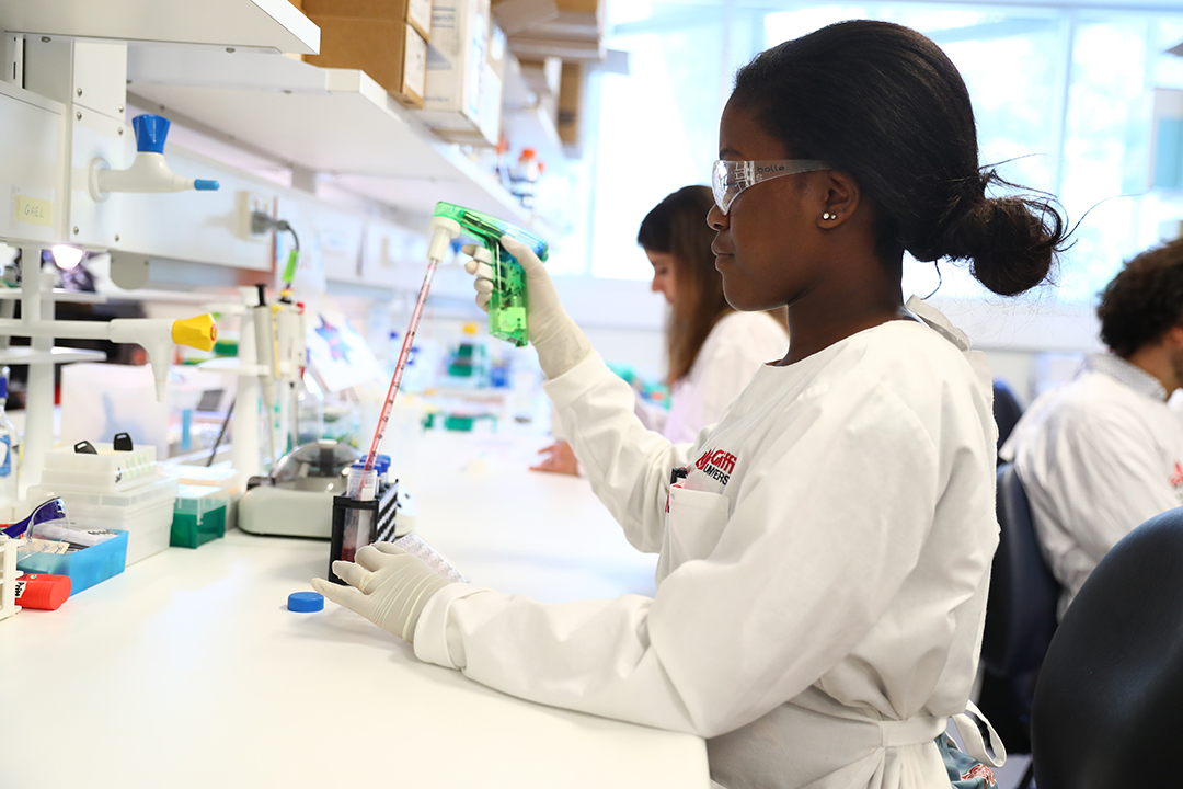 Griffith HDR (@griffith_hdr) on Twitter photo Former finalist Vimbaishe Chibanga is working towards an #antiviral drug for human parainfluenza #viruses - by #researching how these viruses interact with #sugar. #GU3MT <a href="/VimbaisheC/">Dr Vee 🎓</a> <a href="/GlycoGriffith/">Griffith University's Institute for Glycomics</a> <a href="/MarkvonI/">Mark von Itzstein AO</a> @WomenSciAUST <a href="/WomeninSTEMM_GU/">Women in STEMM at Griffith</a> #hPIV Former finalist Vimbaishe Chibanga is working towards an #antiviral drug for human parainfluenza #viruses - by #researching how these viruses interact with #sugar. #GU3MT <a href="/VimbaisheC/">Dr Vee 🎓</a> <a href="/GlycoGriffith/">Griffith University's Institute for Glycomics</a> <a href="/MarkvonI/">Mark von Itzstein AO</a> @WomenSciAUST <a href="/WomeninSTEMM_GU/">Women in STEMM at Griffith</a> #hPIV