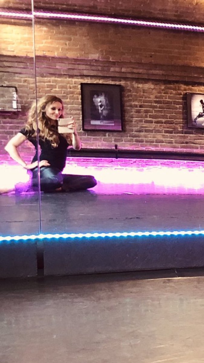 WendyMozes's tweet image. Goodmorning! :) Vandaag weer de dansstudio in! #zinin #filmen #dancebasics #dancemore #dancefitness #fitover30 #fitover40