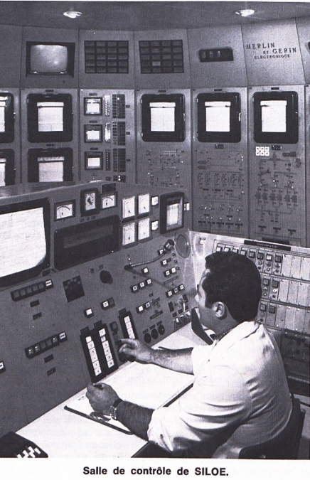 1/ On débute avec les réacteurs de recherche de type « piscine » (refroidis et modérés à l'eau) qui, pour certains, portent le nom de divinités aquatiques. Sur la photo en tête de ce thread, vous avez Siloé, réacteur de 35 MW situé sur le site du CEA Grenoble qui démarre en 1963.