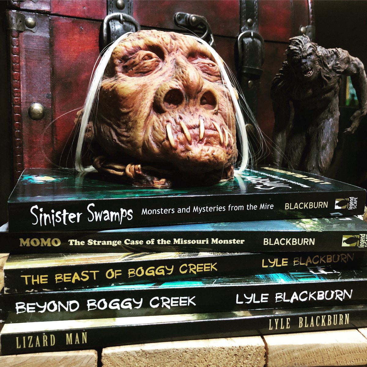 BlackburnLyle's tweet photo. My tomes of monster mystery. How many do you own? π
#lyleblackburn #beastofboggycreek #lizardman #momo #missourimonster #sinisterswamps #legendofboggycreek #foukemonster #sasquatch #bigfoot #ghosts #missingpersons #spooklights #spookystories #strangebuttrue #creepypasta https://t.co/hZpHwj42mq