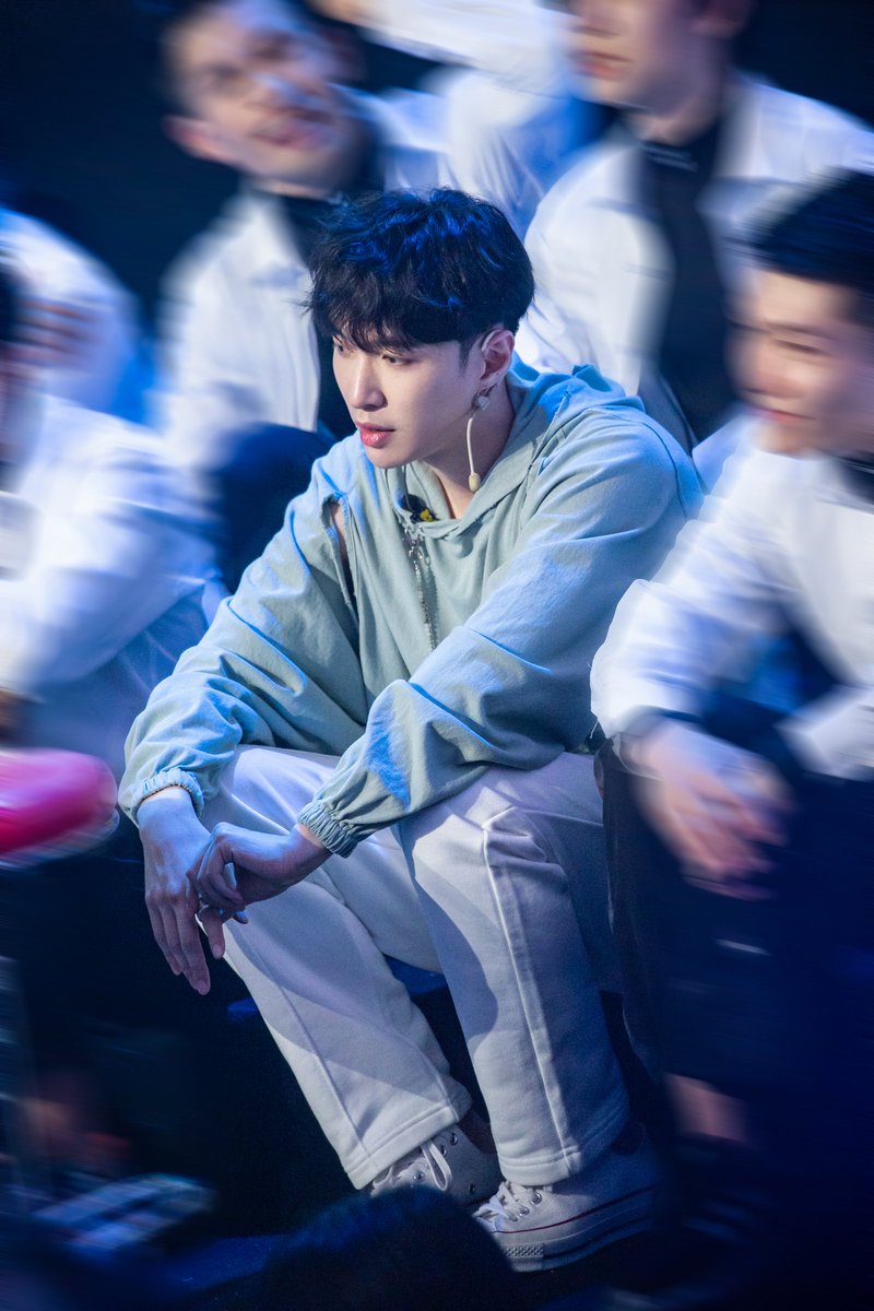 lay_studio's tweet photo. Don’t you love @layzhang’s focus! #SDC3 #DANCERLAYZHANG 

EP07 Here ➡️ https://t.co/ZdniO5ADmk https://t.co/HpM7sUWogg