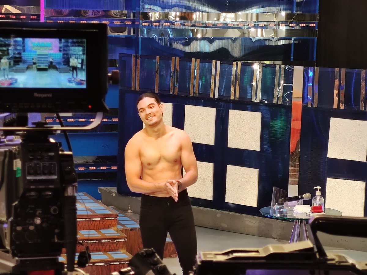 It's Showtime tweet media