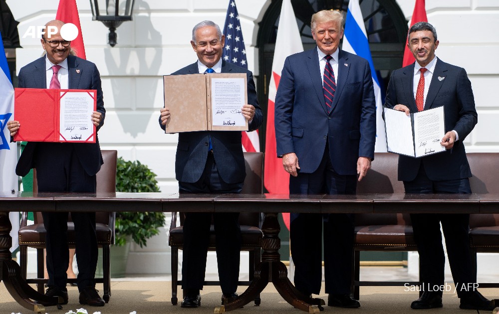  #UPDATE Israel normalized relations with longtime foes Bahrain and the United Arab Emirates at a White House ceremony as President Trump said similar US-brokered deals were close between the Jewish state and several other nations including Saudi Arabia  http://u.afp.com/3aYy 