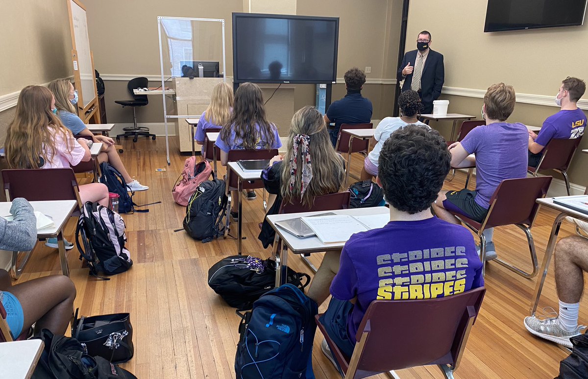 roxdill's tweet photo. @ManshipSchool Dean @pmartjo tells #manship2011: “Be ambitious. Get involved in Student Media—it complements what you’re doing in the classroom.” https://t.co/Q2zhkphdzH