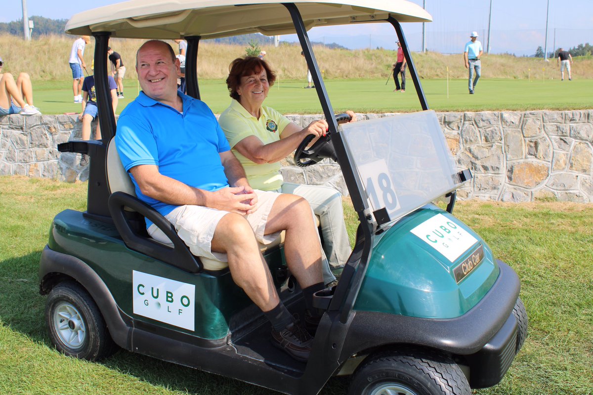 HotelCubo's tweet photo. Zadovoljni smo, da je golf uspel navdušiti toliko nepoznavalcev na Dnevu slovenskega golfa. Najlepše je, ko vidimo nasmejane obraze in nove potencialne igralce te čudovite igre. https://t.co/qfIh5RCLGU