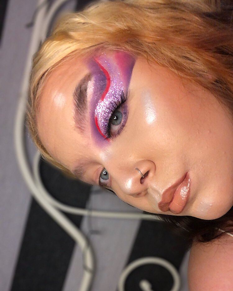 makeupbyxpops's tweet photo. @beautybay BRIGHT 42 PAN PALETTE 💓
@Bowsbeautyxx1 lavender fine glitter💜
@Bowsbeautyxx1 strawberry daiquiri pigment❤️
-
If you want to see alll products I used go over to my Instagram! @makeupbyxpops ❤️💓#makeup #lockdownmakeup #fyp #supportingmuas https://t.co/nvQ5A2AxY5