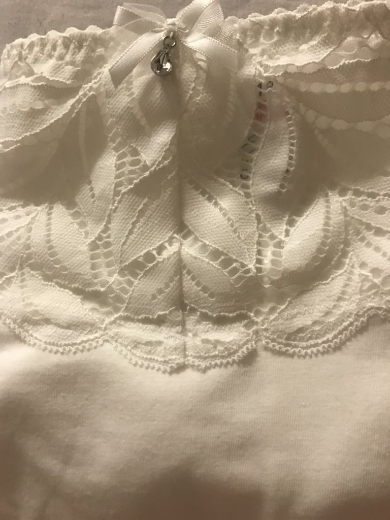 smartypants196's tweet photo. #whitepanties #virginal #cottonpanties https://t.co/jXX2xLFZVB