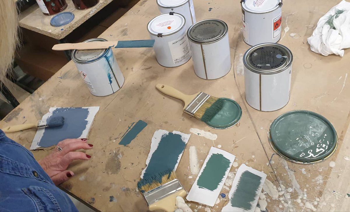 AdamsezBaths's tweet photo. Behind the scenes with our in-house colour specialist today, exploring varying shades of green to blue palettes for a bespoke bath project. Custom colouring with the personal touch, as always. 🛁🌈 #BespokeFinishes #BathExperts #LuxuryBathing #EndlessColourOptions https://t.co/eDS9AgiTEP