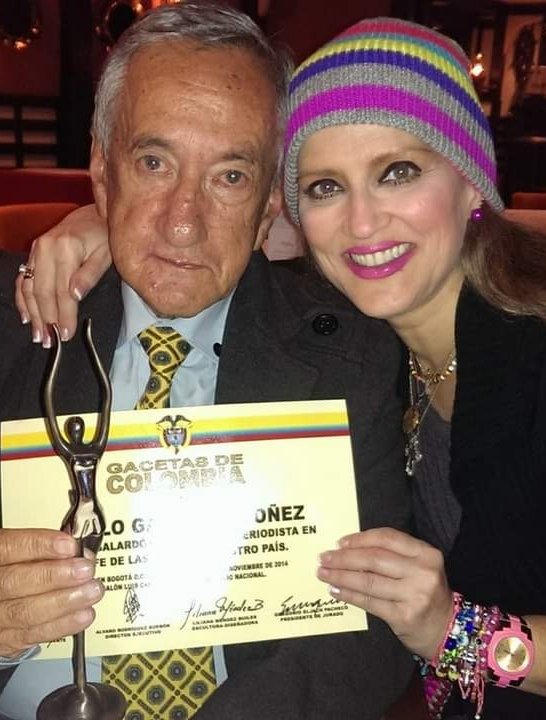 CHELOGARCIA_'s tweet photo. #Recuerdos
#DePeriodista
#ConManuelPradoMejia
#SubDirectorYMiJefe
#DelNoticieroCripton
#DeTelevision
#DeLaEpoca
#FotoHace3Años
#CuandoGaneElPremio
#GacetasDeColombia
#ALaMejorPeriodista
#DeLaFuerzaPublica
#DeColombia
#PremioEntregado
#EnElCongresoDelPais
#CheloG https://t.co/ywF5XvtsUi