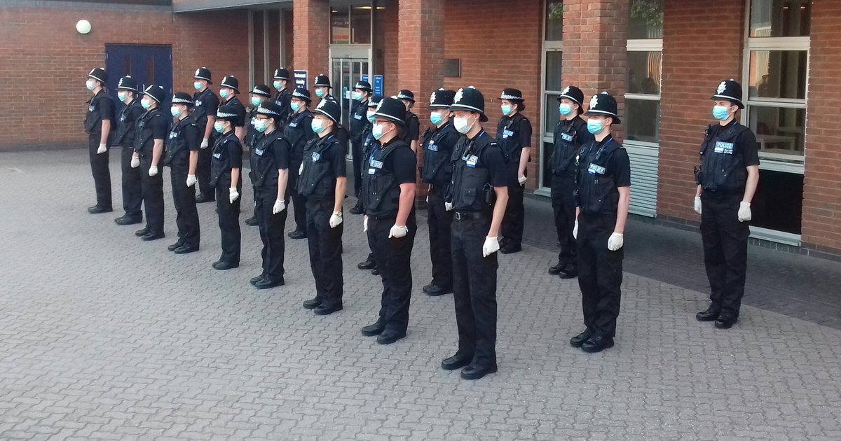 985Harris's tweet photo. Day 2 of their Initial PST course and Cohort FDA 1.20 had their uniform inspection by @ACCJamesA - pleased to say they all passed. Thank you for your time this morning Sir and congratulations to the Cohort. 
@norpoltraining @NNTrainingOps @CoreNorpol https://t.co/kvNbqlals6