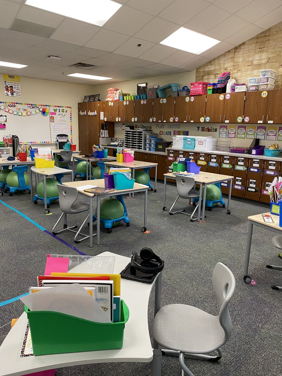 mskiedaisch's tweet photo. The classroom looks a little different this year, but is still full of (masked) smiles! @lascolinasfcu  #StarSavers https://t.co/r8qybdI2Ix