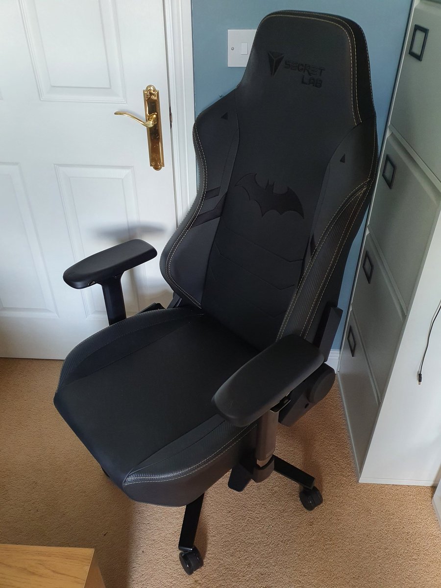 troupa's tweet photo. Got my new #secretlab chair! Fabulously comfy and very well constructed. Highly recommended! https://t.co/RYr6UlKbXq