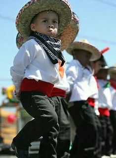 ARCOSAMX's tweet photo. En @Arcosa estamos orgullosos de ser una empresa 100% mexicana. Celebremos hoy en su 210 aniversario el pertenecer a un país que tiene en su cultura, su gente y su historia grandes motivos para alcanzar un futuro de grandes logros y realizaciones.
¡Que #VivaMéxico! https://t.co/tFH0bX0Vv6