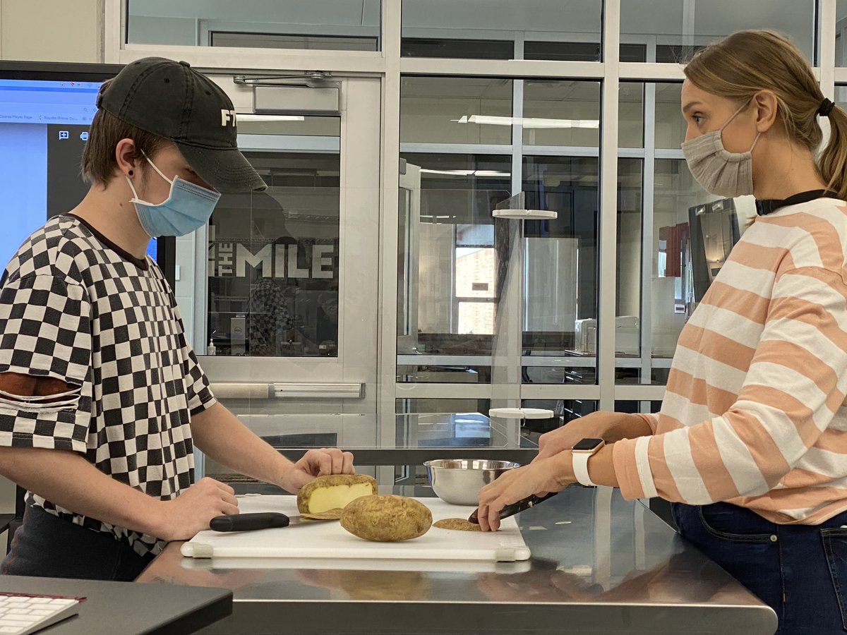 LEAP_Academy's tweet photo. S/O to Ms. Beckwith and all that is happening @misdmile. She took personal time to show a @LEAP_Academy student some tips in the kitchen. #extramile #MISDproud https://t.co/UhcGzFKk1x