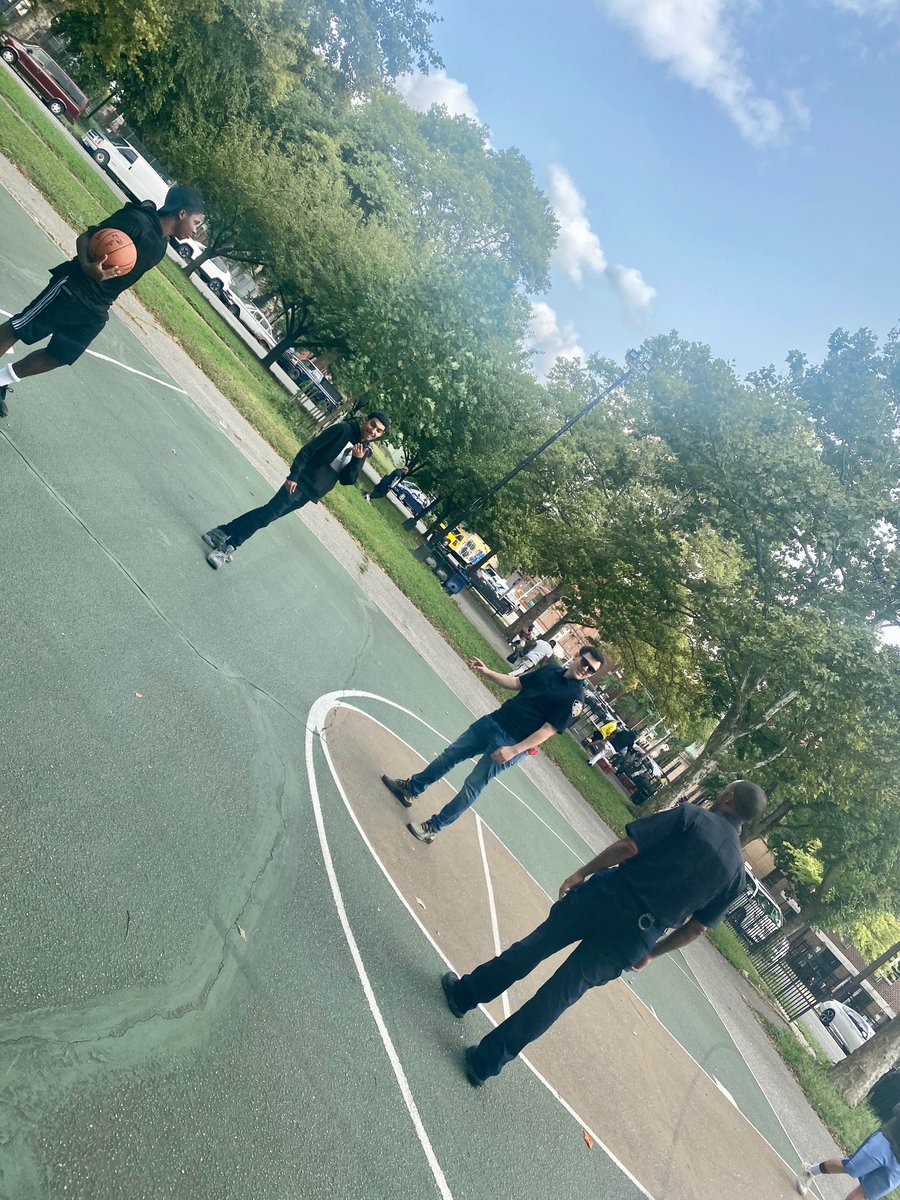 NYPD42Pct's tweet photo. Our Youth Coordination Officers, Neighborhood Coordination Officers ,and #POST2042 participating in Clean 🧹 My Park 🌳 Day at Crotona Park with Miss Rita. @NYPDPBBronx @NYPDCommAffairs https://t.co/ViJAO09fUv