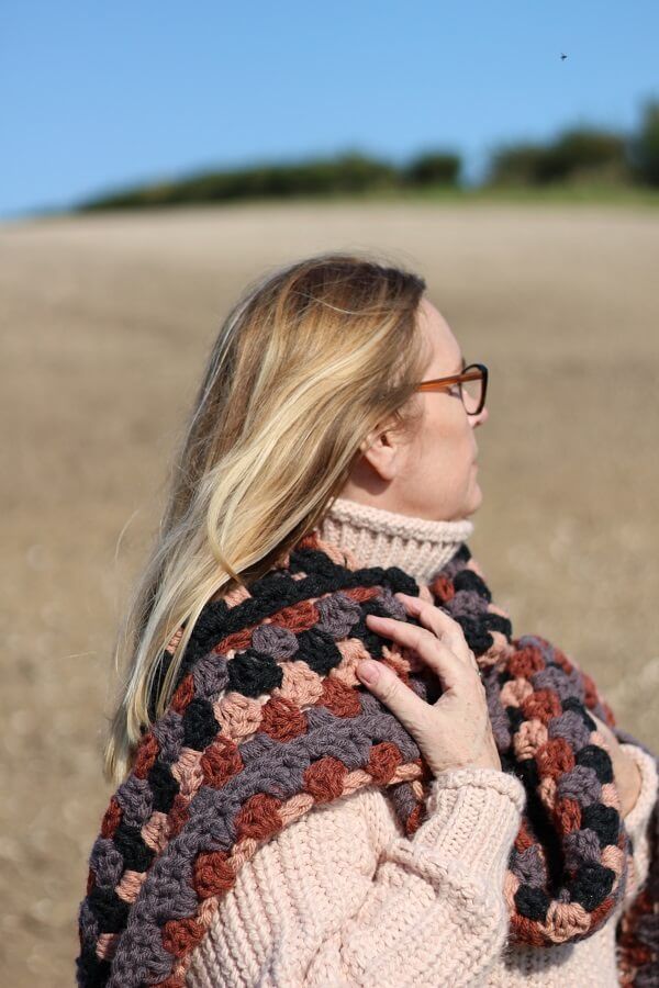 In their newest blog post, @LazyDaisyJones tried out Hue + Me Yarn and The Color Pop Super Scarf Pattern! @TwoOfWandsKnits #LionBrandYarn
https://t.co/r10eE6rVel https://t.co/JhsKkJvAYS