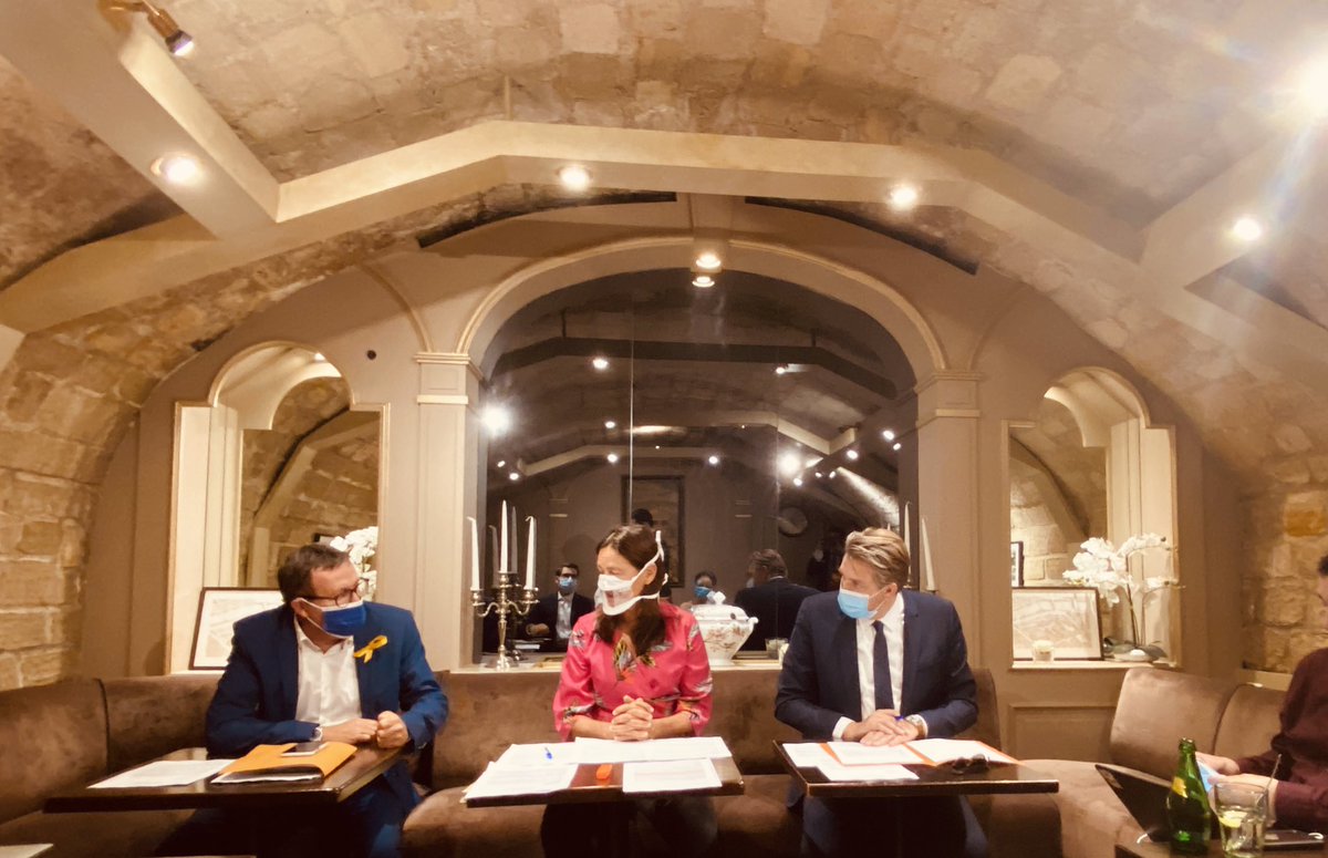 SandrineMorch's tweet photo. đđTable ronde avec lâassociation @Jeunes_IHEDN đđŒ
đFaisait Ă©cho Ă ma #mission sur la
PrĂ©vention de la #radicalisation Ă lâĂ©cole, nous avons abordĂ© les #Radicalisations sous plusieurs prismes : #carcĂ©ral, #numĂ©rique et #enseignement
âĄïžUn regard plus #jeune sur le sujet đđŒ https://t.co/s68OjZW5cB