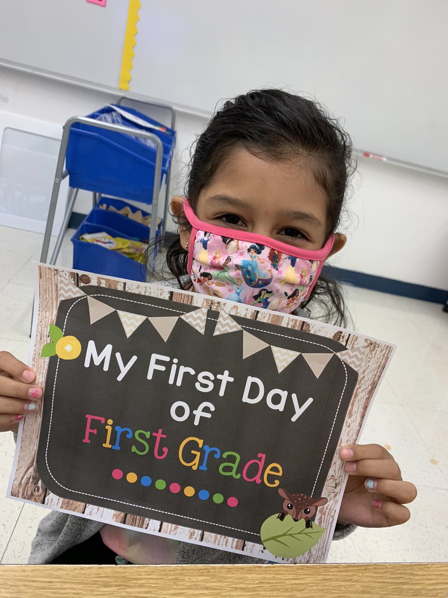 Mrs_Bowker's tweet photo. Happy *second* first day! 🎉🍎👏🏼#group2rocks @BrooksideWWRSD https://t.co/s4HLxPuTpB