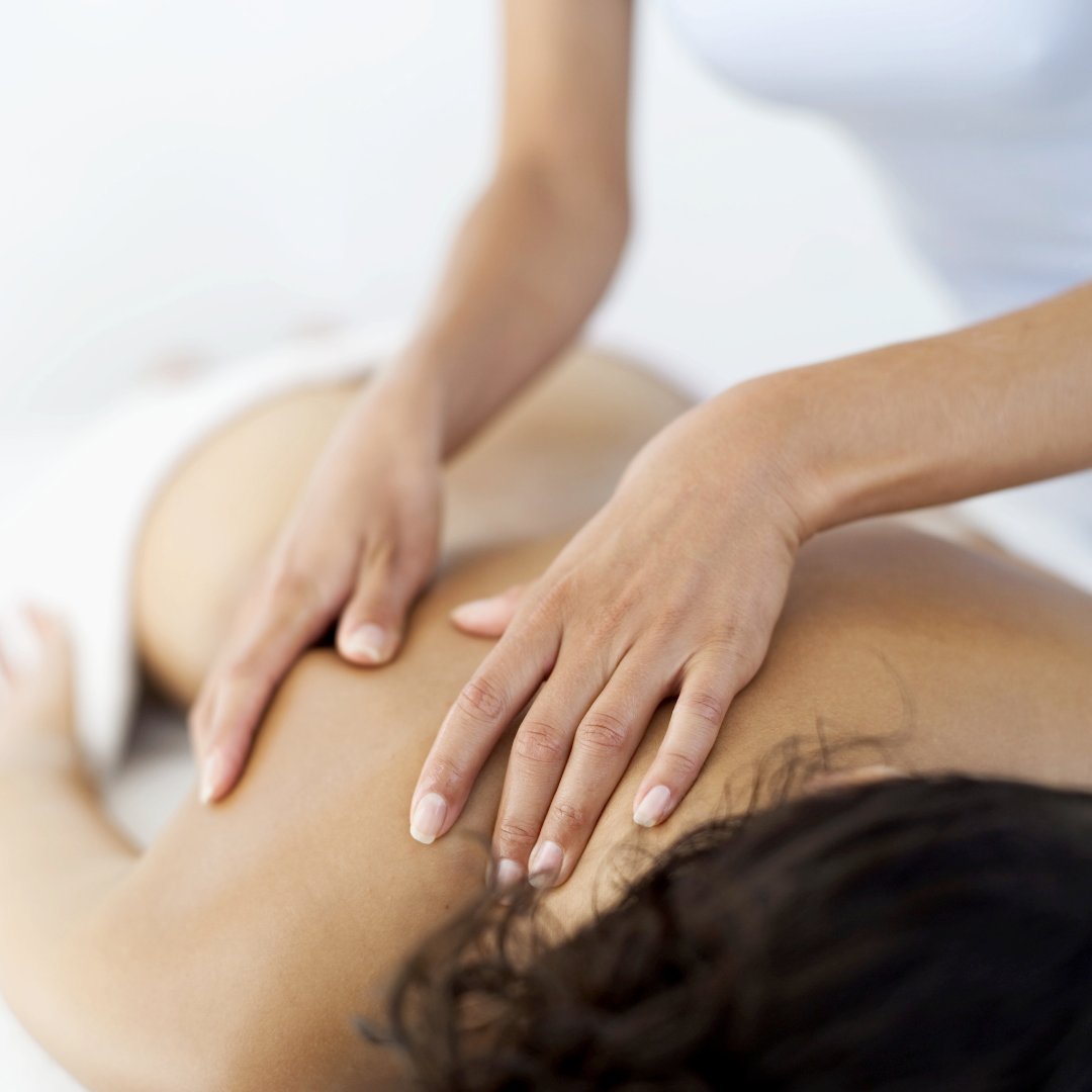 TwoRiversHealth's tweet photo. More massage, please! (We couldn't agree more!) We are delighted to introduce you to our newest practitioner at the clinic, registered massage therapist Courtney Baker, RMT @cbaker484!  Expanded #massagetherapy hours include evenings &amp; Sat! Book online: https://t.co/W0kyI7fn5F https://t.co/gdhUel6SXG