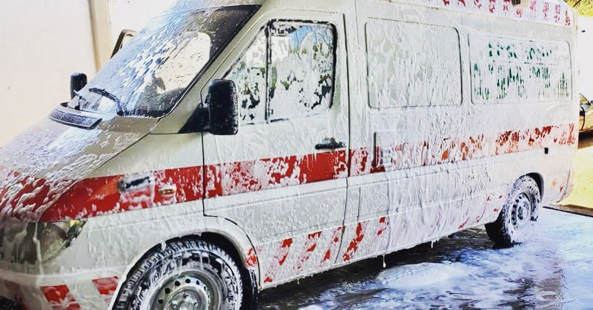 KiliCarSpa's tweet photo. we saved lives today, technically. washed our first ambulance 🚑. #ambulance #crct #kilimanjarohospital #ems #paramedic #emt #emergency #rescue #carwash💦 #wash #washbusters #bubblewax #mercedesbenz #moshi #kilimanjaro #tanzania🇹🇿 https://t.co/Z7BZCXDYcS