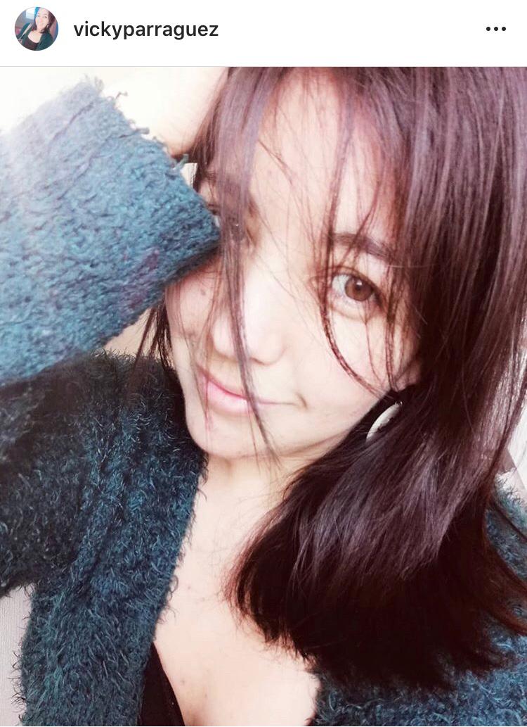 franbahamonde's tweet photo. [1] Ella es Victoria (@vickyparraguez en Instagram), Hace cerca de 6 años le diagnosticaron #cáncerdemamas, cuando su hija estaba recién nacida. Ganó la batalla. Sin embargo, hoy el cáncer está de vuelta y con metástasis ósea (etapa IV). https://t.co/iC89htmvxu