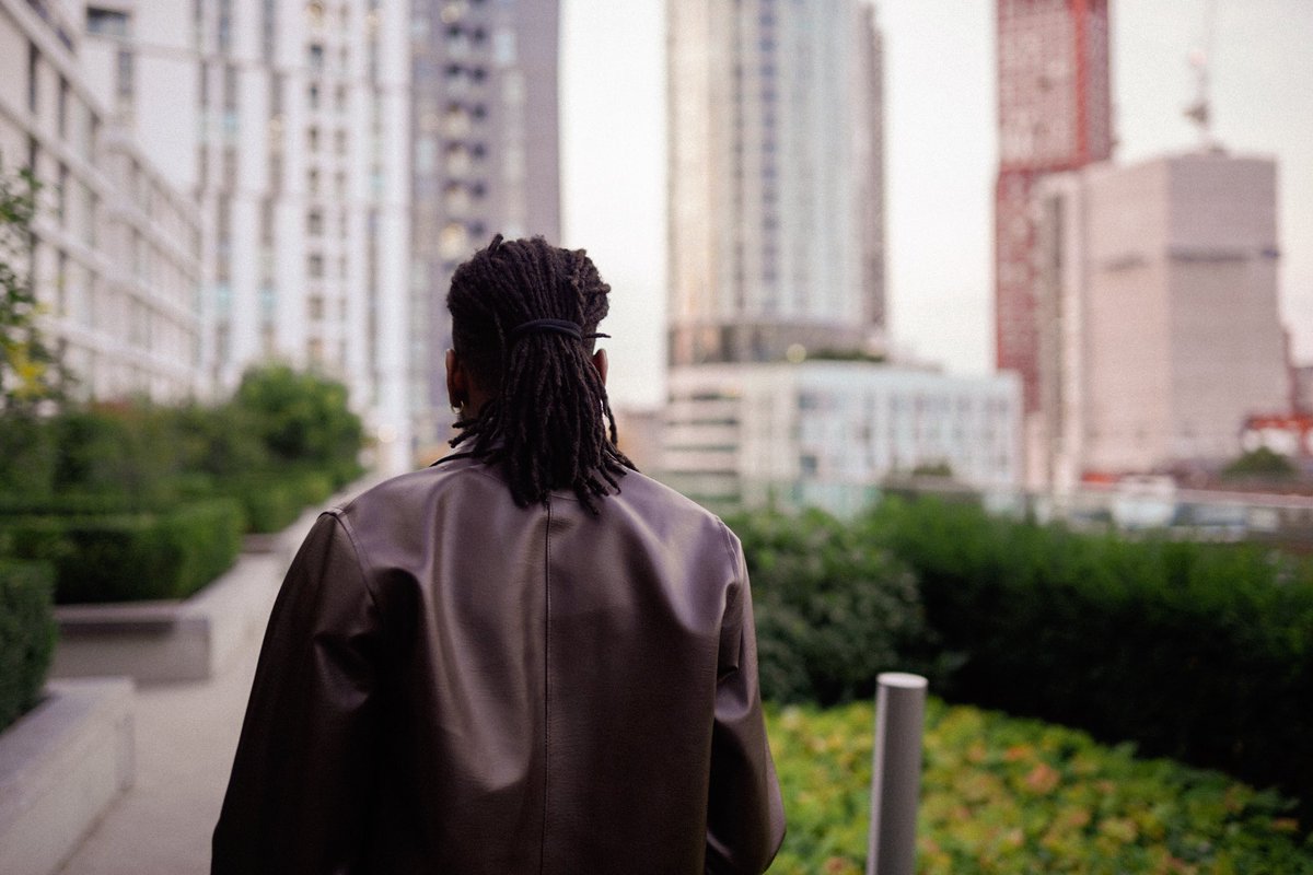 Knucks's tweet photo. I see all the love from London Class and I appreciate you guys man, honestly ๐๐พโค๏ธ
Big up everyone who played a part in making it what it is ๐พ๐ฅ
What you saying, what songs you feeling the most off it? ๐โ๏ธ
Cc: @luceroglow
#Nodaysoff #LondonClass https://t.co/tUCpIEmvfL