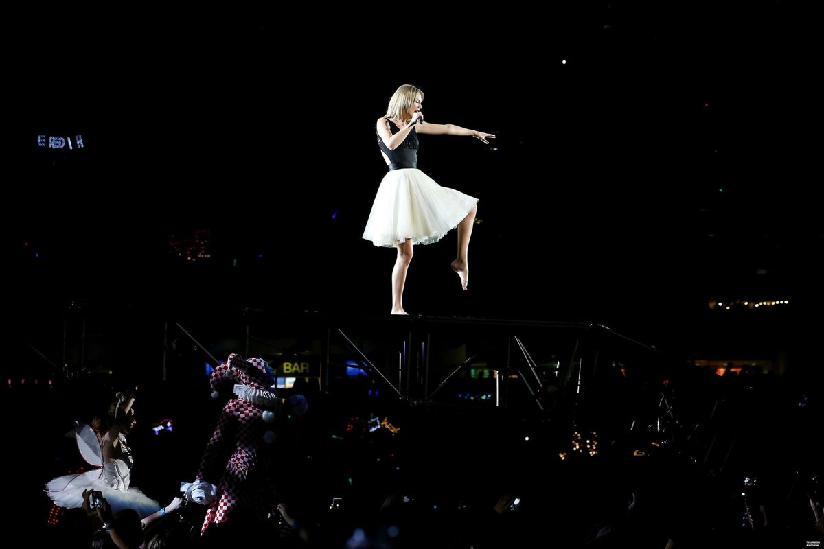 RED TOUR