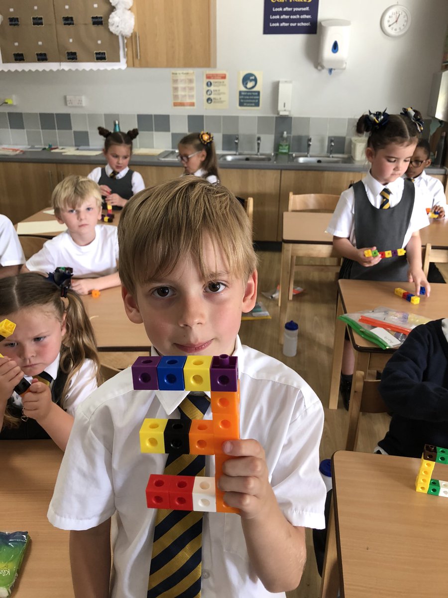 CroxtethCleaver's tweet photo. We used interlocking cubes to construct numbers 1-9😃 #LinkedProvision @CroxtethC https://t.co/GRavdMNKwk