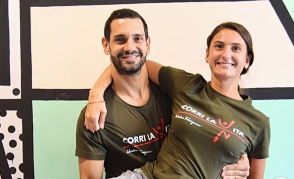 Corrilavita's tweet photo. Per chi vorrà aiutare il progetto #CORRILAVITA ma non potrà recarsi presso uno dei punti di distribuzione, grazie alla collaborazione con @BrtCorriere, #FermoPoint e @boxtoscana, fino al 20/09 è possibile ordinare la t-shirt 2020 e riceverla gratuitamente! https://t.co/VARRQtOCAh https://t.co/o4TC6pe0dB