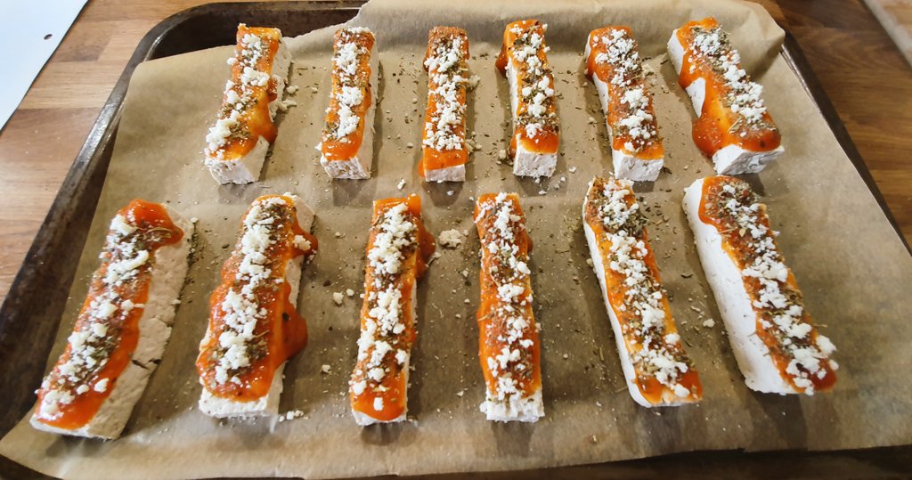 RealVeganRecipe's tweet photo. Tofu pizza bite experiment underway!

They're baking right now, if they taste AWESOME I'll share the #vegan recipe later today! 

#tofu #pizzastyle https://t.co/OwRu4hOV55