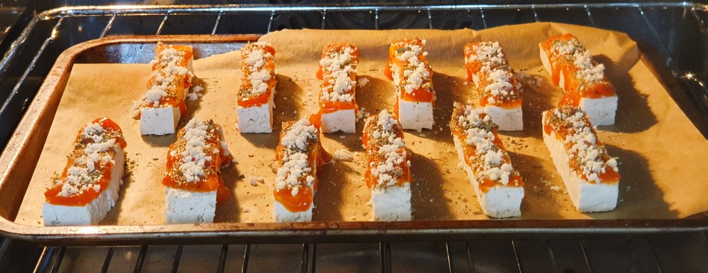 RealVeganRecipe's tweet photo. Tofu pizza bite experiment underway!

They're baking right now, if they taste AWESOME I'll share the #vegan recipe later today! 

#tofu #pizzastyle https://t.co/OwRu4hOV55