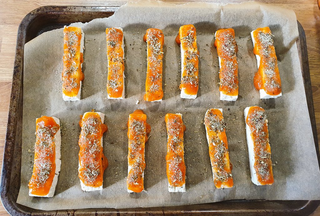 RealVeganRecipe's tweet photo. Tofu pizza bite experiment underway!

They're baking right now, if they taste AWESOME I'll share the #vegan recipe later today! 

#tofu #pizzastyle https://t.co/OwRu4hOV55