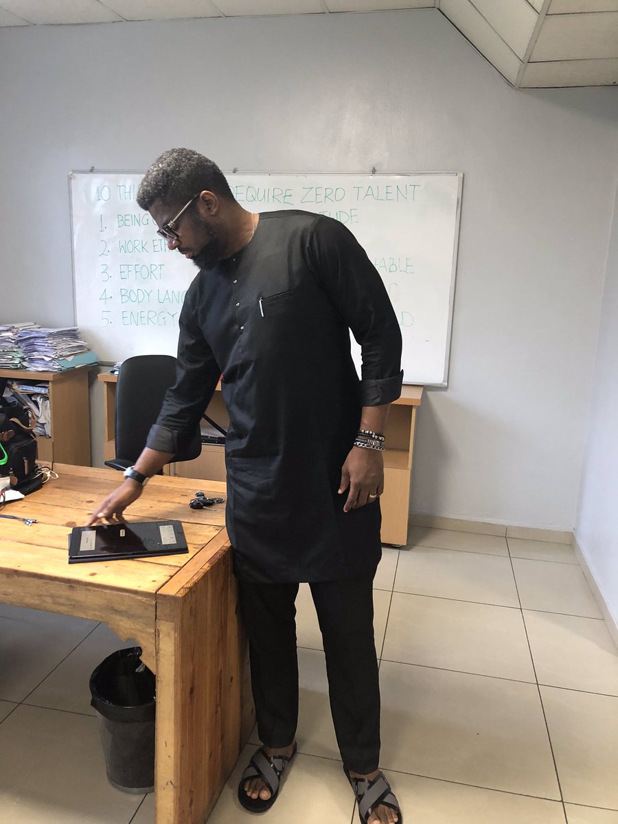 Mpraiz's tweet photo. Quick question plix: who is bankrolling you???
Kindly confirm... roger and out!!!
#BossDad
#PapiGrey
#GreyBoss
@Vans_Kere https://t.co/kI9MdYOb4x
