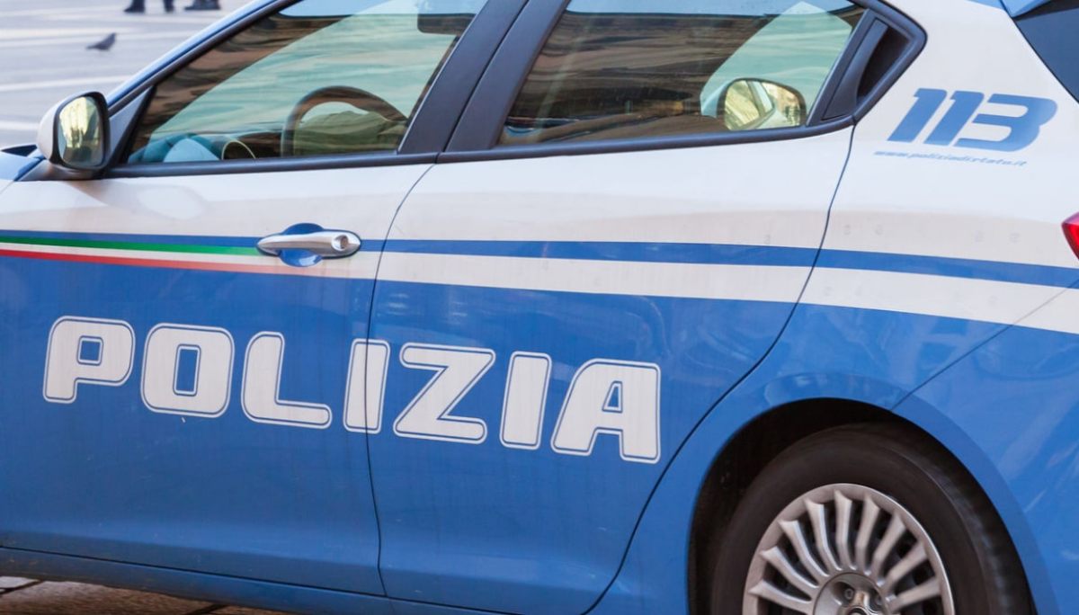CalabriaPage's tweet photo. Cosenza, rapina all’ufficio Aci, il bottino sarebbe superiore ai 10mila euro 
https://t.co/leLUwOsreV

https://t.co/Su1ToLrUpe https://t.co/NoWRKOQYMm