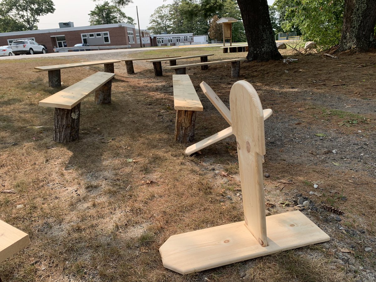 Rsu14S's tweet photo. Thank you to all of our volunteers and school staff who a working to build outdoor learning spaces for our students. Your work is truly appreciated! https://t.co/x9lHWoNT41