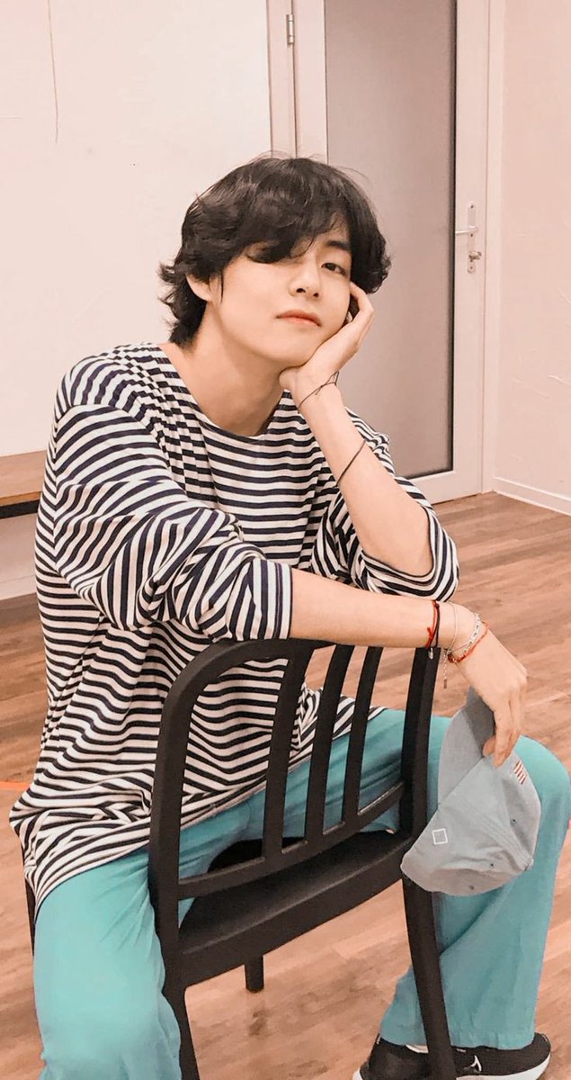 Hi I'm Arkana 
Kim Taehyung as my Face claim
Lets be my mutual ! Just rt or like this twt !
But if u want to be one of my famstie, just leave something on rep ! 

#roleplayerindonesia #roleplayerindo #roleplayerkpop #roleplayer