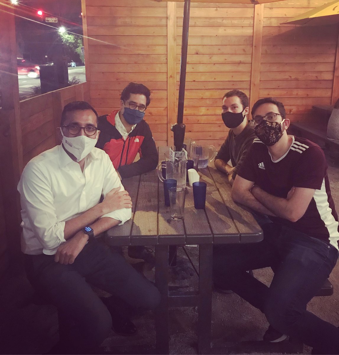 MedChiefs's tweet photo. @JBlairMD is crushing it with these off-service dinners. Must be on a taco kick. Can't beat the food or the company. The (Cards) A Team! #UCIMR #offservice #4plus2 #TheMoonlighter https://t.co/uYkrYIDgHY