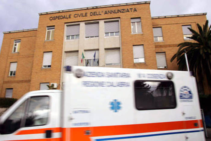 CalabriaPage's tweet photo. Coronavirus, a Cosenza donna incinta risulta positiva, sarà eseguito parto protetto 
https://t.co/tn5EN7tLHm

https://t.co/AgmOBrMlFO https://t.co/6Shxc8Srqe