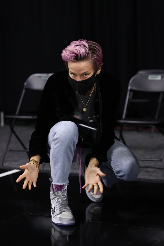 Pinoe ending her regular season run as number one sideline fan showing off one of her best looks of the season.

Or auditioning for Spiderman.
Either way, 💧 is 🔥