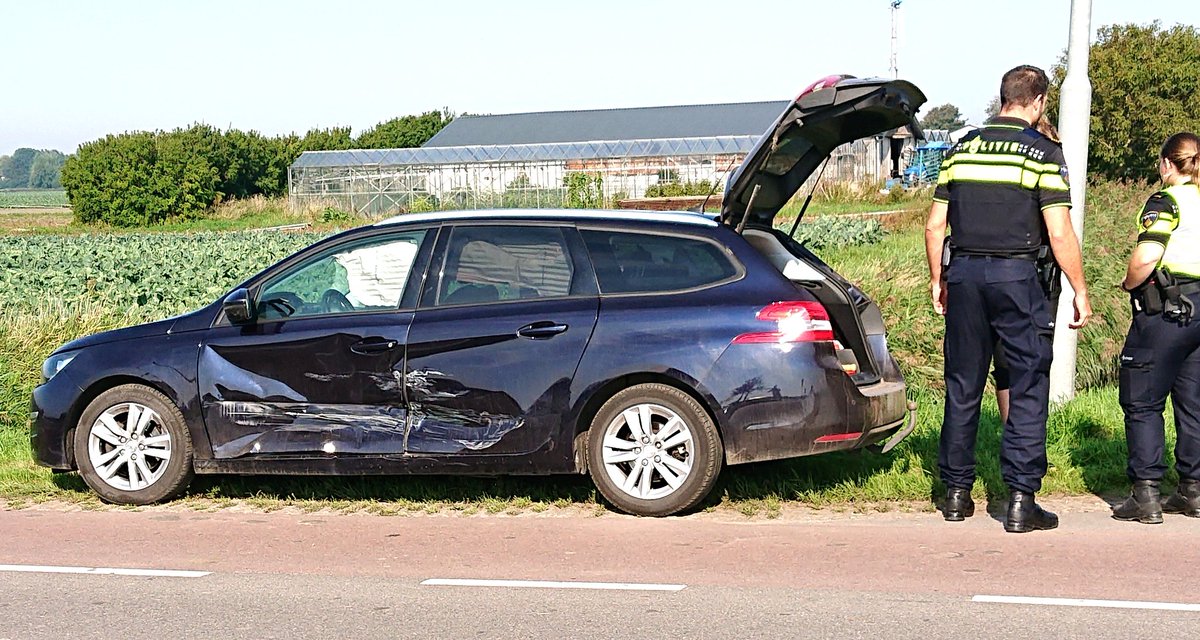 Flinke aanrijding Gedeputeerde Laanweg Andijk vanochtend.