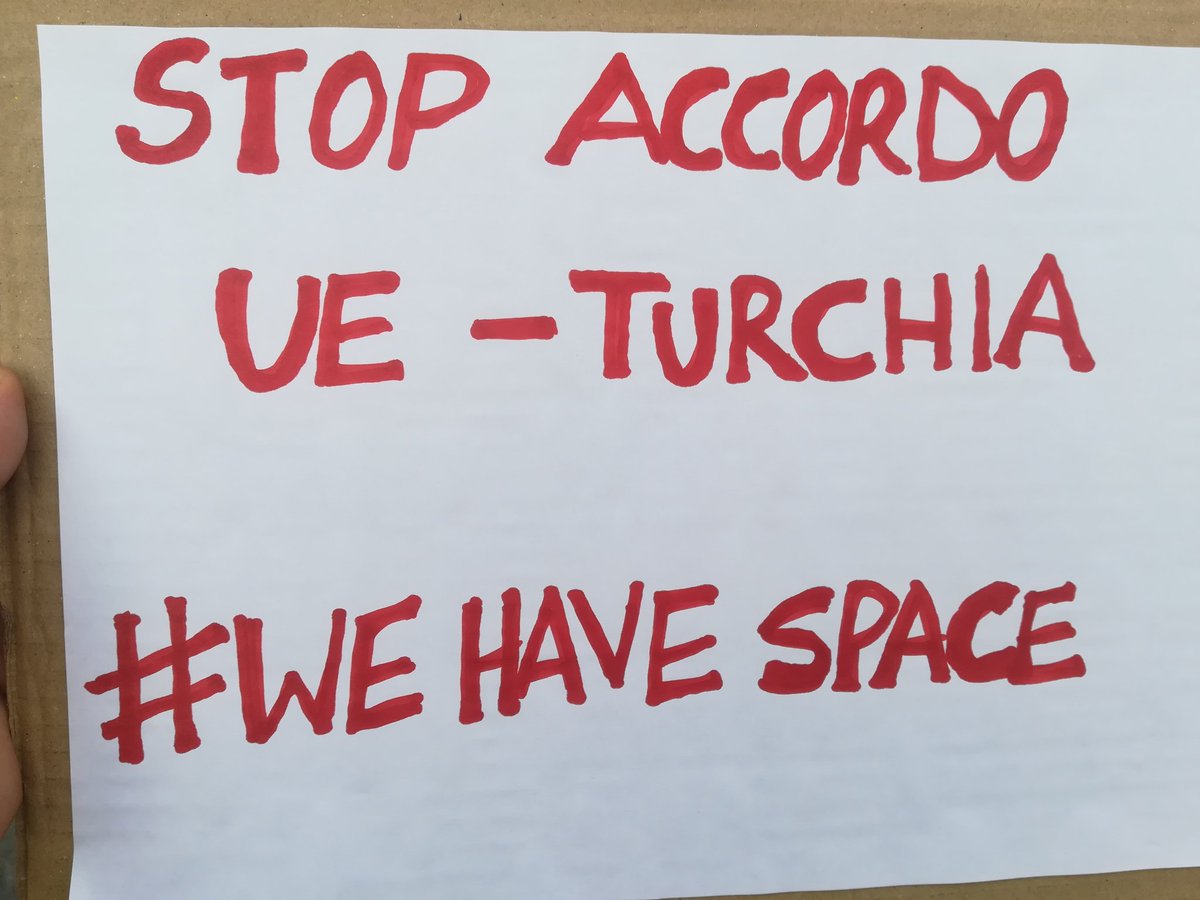 Buddleya3's tweet photo. Florence🇮🇹now. Citizens ask for #Moria camp to be evacuated & #refugees relocated across member states. EU praises itself on #humanrights but it's #externalisation policies leave people to suffer & die. #EU: where are you?! #stopdublin #wehavespace @EuropeMustAct @YlvaJohansson https://t.co/tqFvOpBh7f
