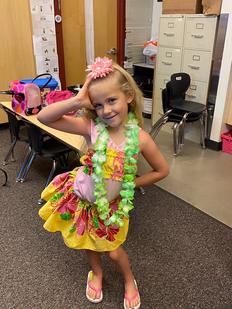 Day two of spirit week... Hawaiian Day!! 🐚☀️👙👒🥽 #SpiritWeek #GoTigers! 🐯 #Hawaii <a href="/Principal_Myers/">Hanna Myers</a> @chris_zone4 <a href="/Mrs_PattersonNM/">Mrs_Patterson</a>