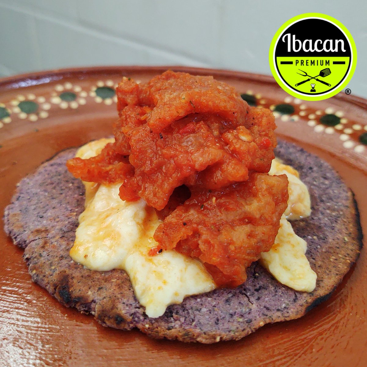 ibacanpremium's tweet photo. Tortilla de maíz azul hecha en casa, chicharrones en salsa roja preparados con Sazón Completo #ibacanpremium y queso regional fundido #megustacocinar #mexico #mexicanfood #maiz #maizazul #chicharron #cheese #foodie #foodstagram #mexican https://t.co/c8RWvJiGFJ